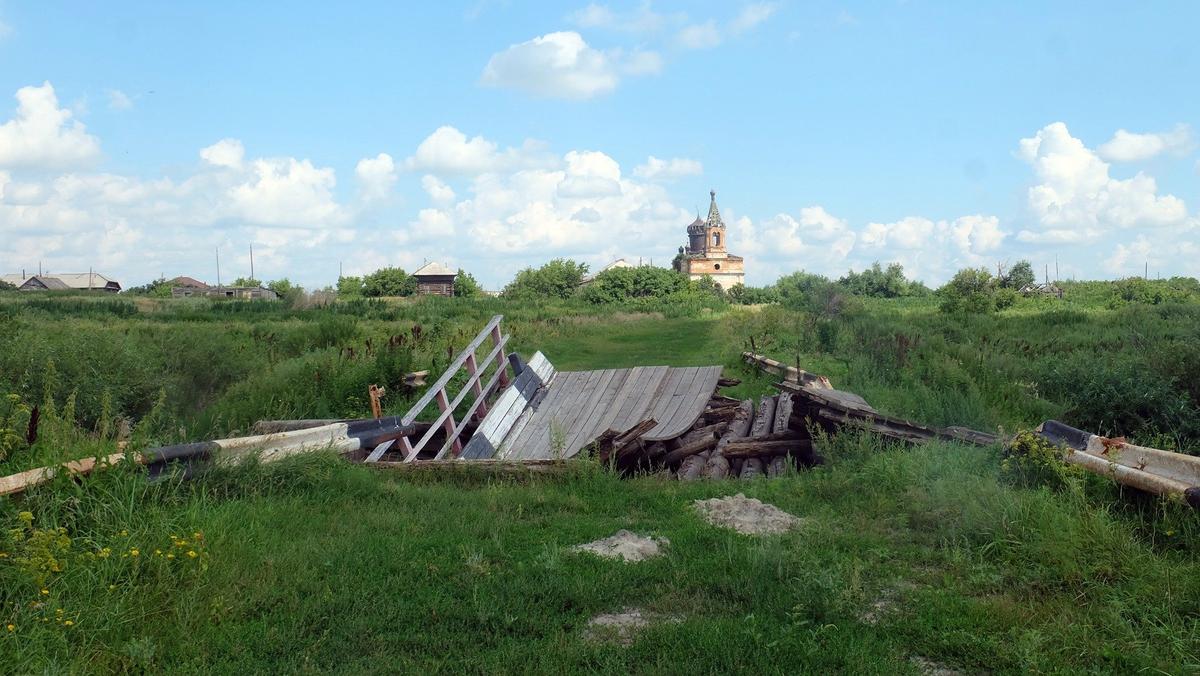 Разрушенный мост в деревне Редуть. Фото: Никита Телиженко / «Новая газета»