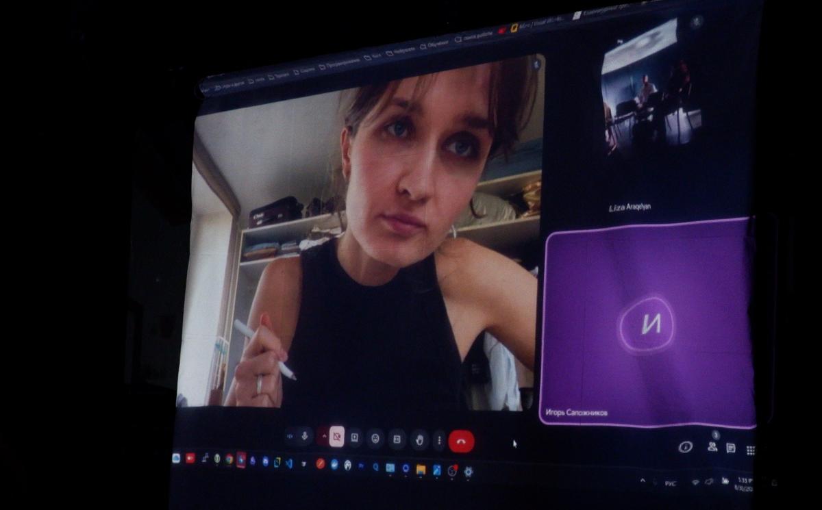 Драматург Ульяна Петрова во время обсуждения «Диксон и Дикси». Фото: Андрей Новашов