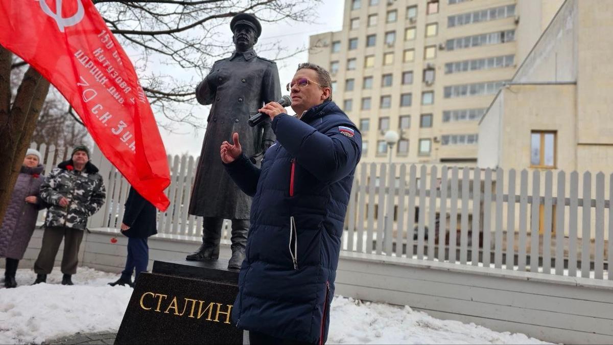 Губернатор Филимонов на церемонии открытия памятника Сталину в Вологде. Фото: пресс-служба губернатора