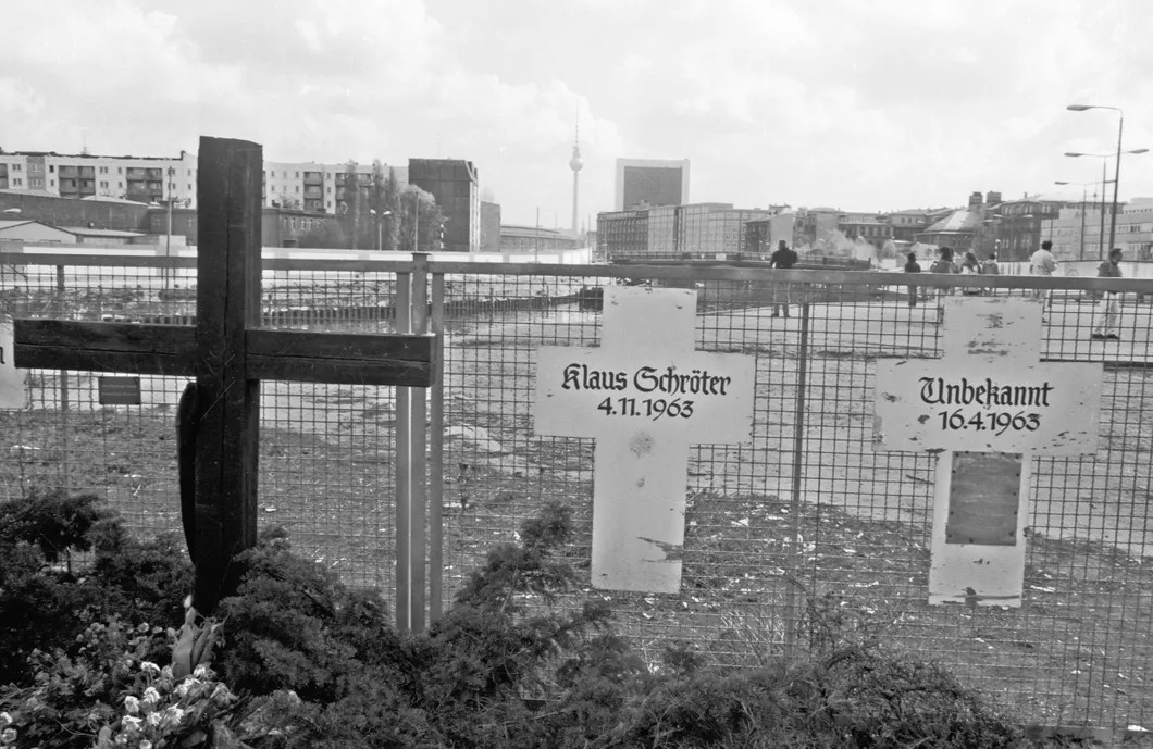Могилы жителей ГДР, погибших при попытке перехода Берлинской стены. Фото: РИА Новости