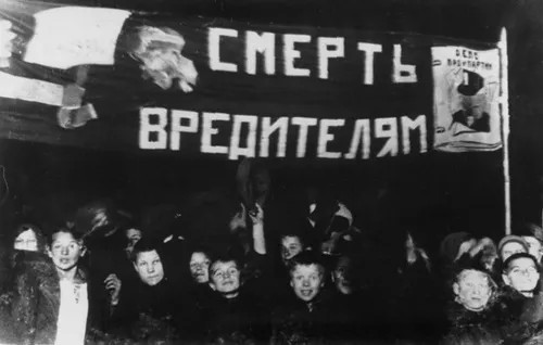 Показательная пионерская демонстрация во время «процесса-Промпартии». Фото из архива