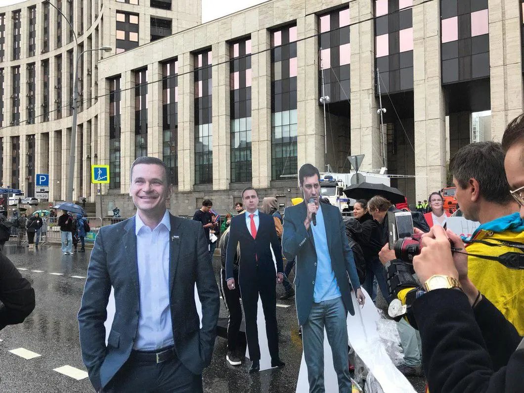 Распечатанные незарегистрированные кандидаты. Фото: Екатерина Фомина / «Новая газета»