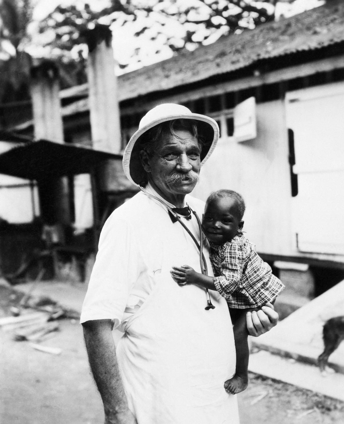 Лауреат Нобелевской премии мира Альберт Швейцер. Ламбарене, Габон. 1933 год. Фото: Bettmann / GettyImages