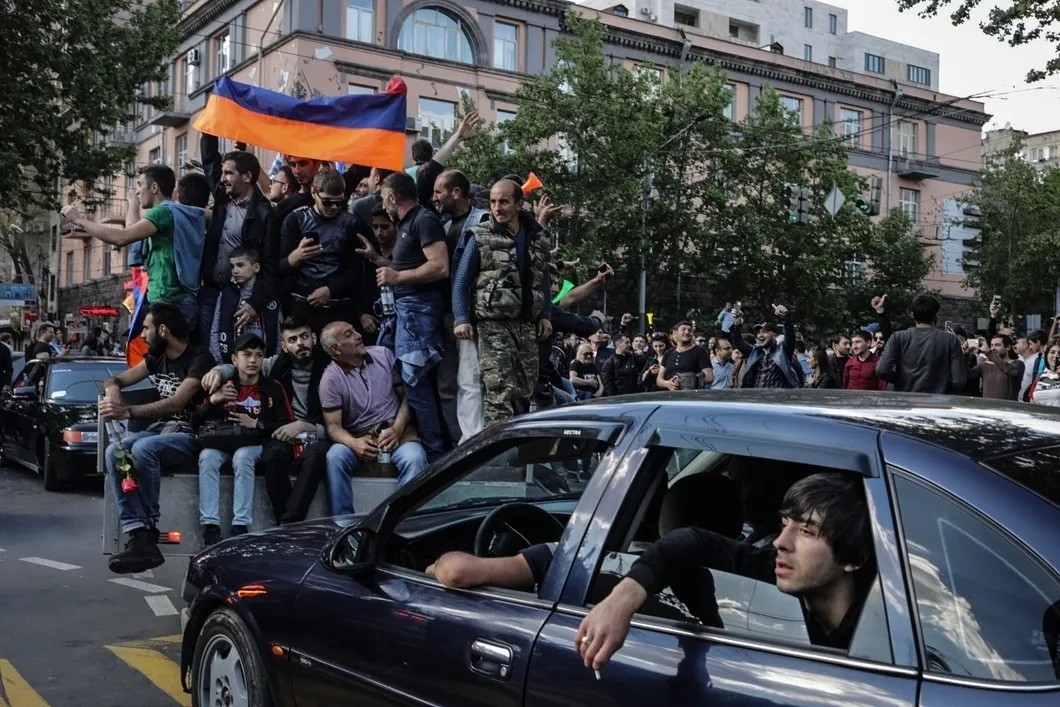 Массовые протестные акции в Ереване, апрель 2018. Из фоторепортажа Влада Докшина