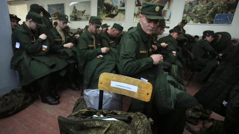 В Саратовской области в 10 раз сократили «гробовые» выплаты семьям погибших на СВО, но ввели премии для осужденных, решивших уйти на фронт, и поощрили вербовщиков