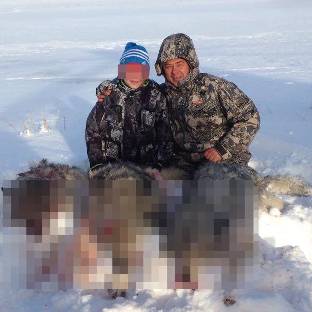 Игорь Редькин с убитыми волками. Фото из соцсетей