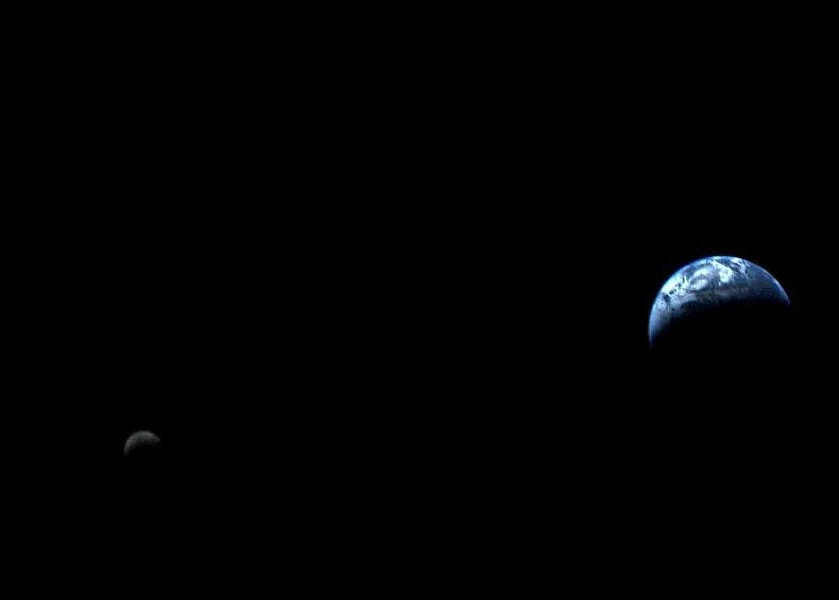 Земля и Луна, снятые аппаратом «Вояджер-1». Фото: NASA/JPL