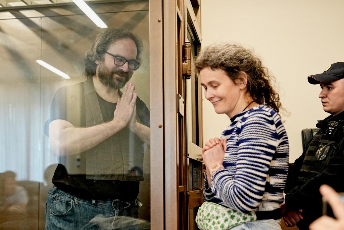 Илья Васильев и допущенный защитник наряду с адвокатом — Анна Туголукова. Фото: Евгений Куракин