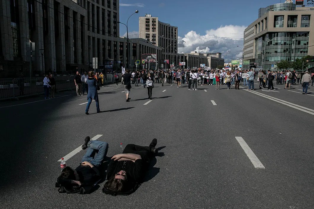 После окончания митинга. Фото: Влад Докшин / «Новая газета»