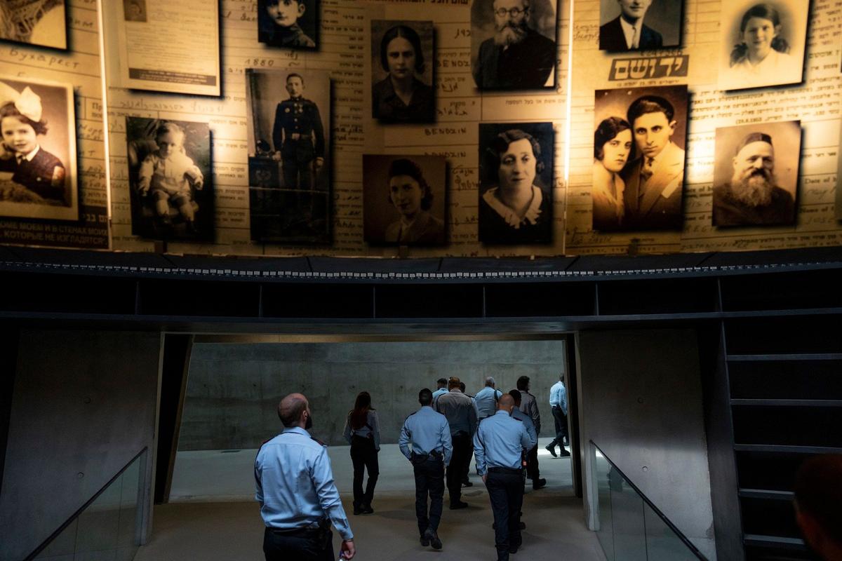 В Национальном мемориале Катастрофы и Героизма «Яд ва-Шем» в Иерусалиме. Фото: AP / TASS