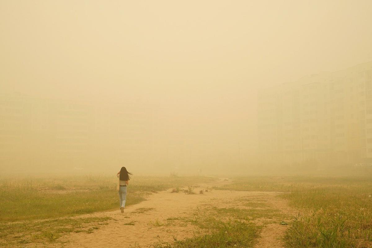 Затянутый смогом Якутск в августе 2021 года. Фото: Нина Слепцова / РИА «Новости»