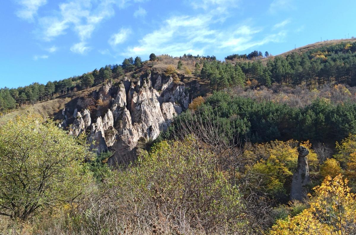 Природные каменные образования вокруг Гориса. Фото: Евгения Енгибарян