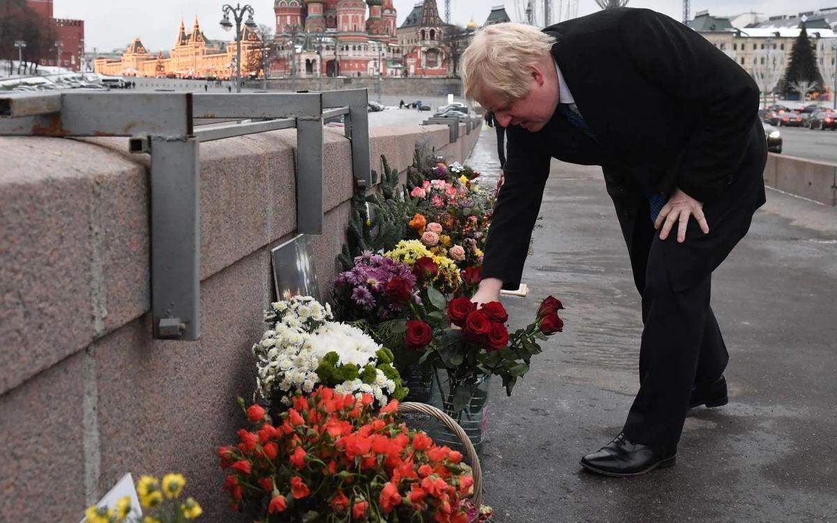 Немцов плаза вместо Немцова моста
