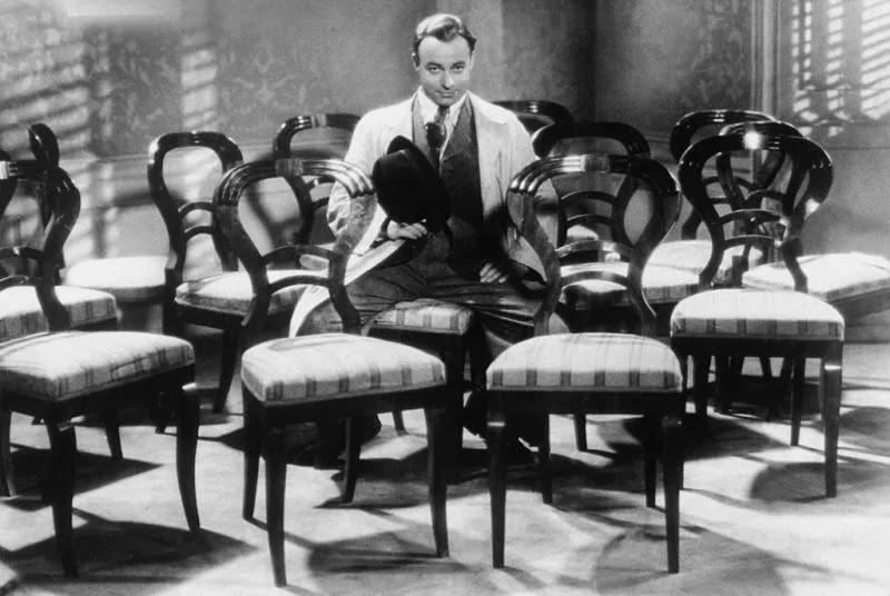 Кадр из фильма «Тринадцать стульев» (1938)