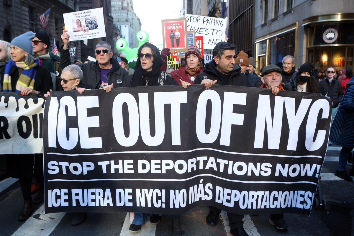 Акция протеста под лозунгом «ICE Out For Good». Фото: Zuma \ TASS