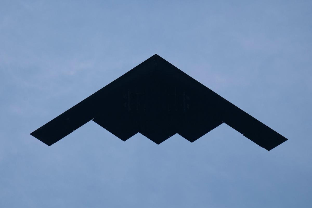 Бомбардировщик-невидимка B-2 со схемой «летающее крыло». Фото: Tom Williams / CQ-Roll Call