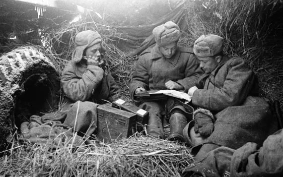 Связисты 3-го Украинского фронта отдыхают в перерыве между боями на подступах к Одессе. 1944 год. РИА Новости