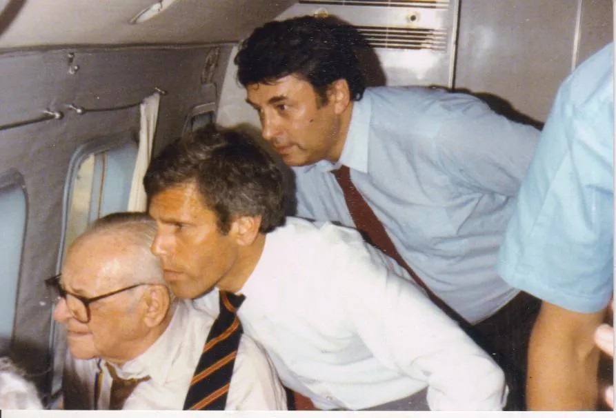 А. Хаммер, доктор Р. Гейл и В. Синельников в вертолете над Чернобылем. 1986 г. Фото из личного архива Синельникова
