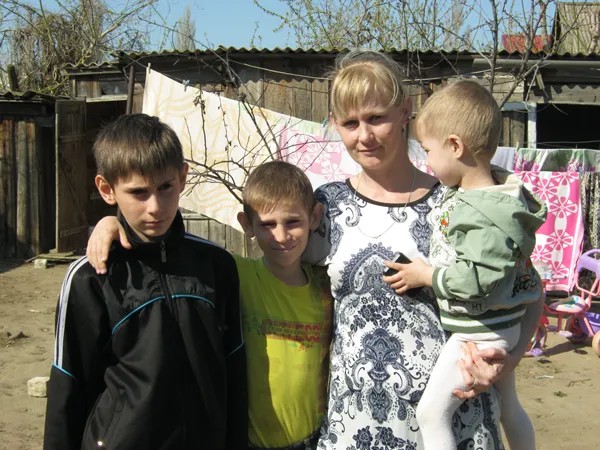 Татьяна Горшенина и трое из ее сыновей: Руслан, Егор и Мишка