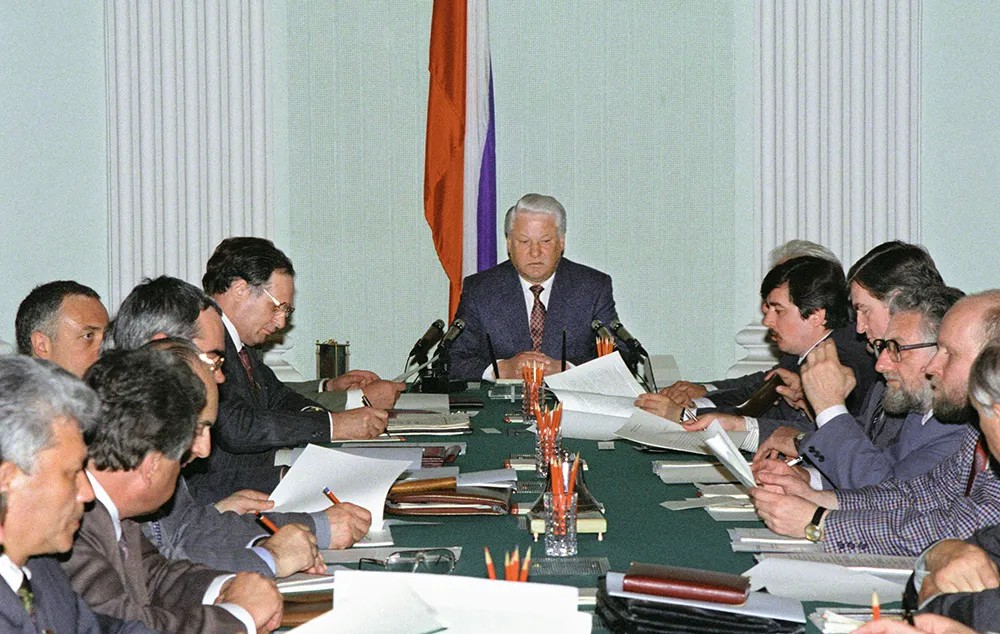 Заседание комиссии по разработке новой Конституции РФ (1993). Фото: ТАСС