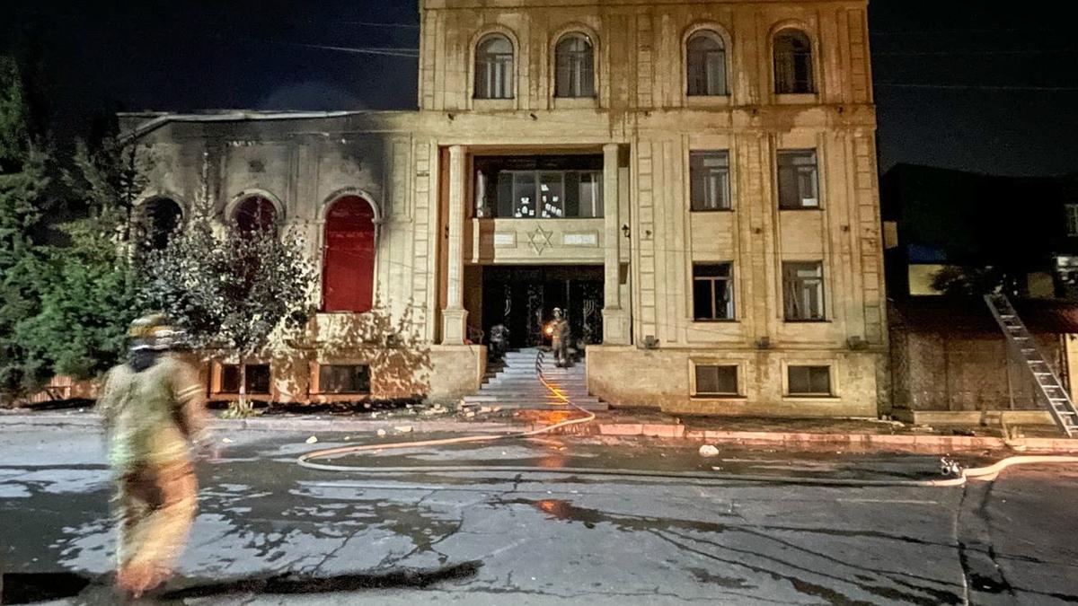 Дербент осквернен, пастырь принесен в жертву. Какие религиозные подтексты  стоят за терактами в Дагестане — Новая газета