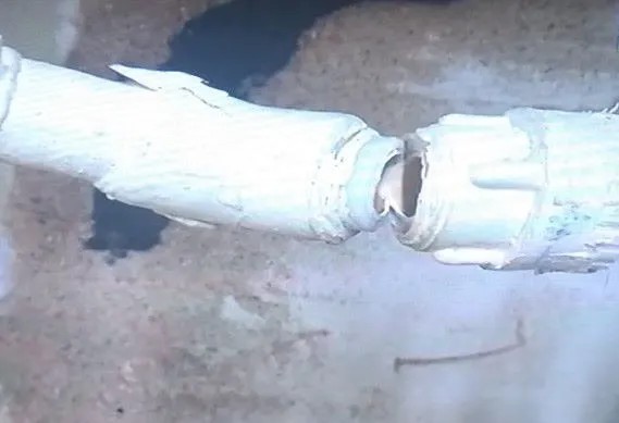 Сломанная труба с горячей водой в камере, где погиб Иван Вшивков