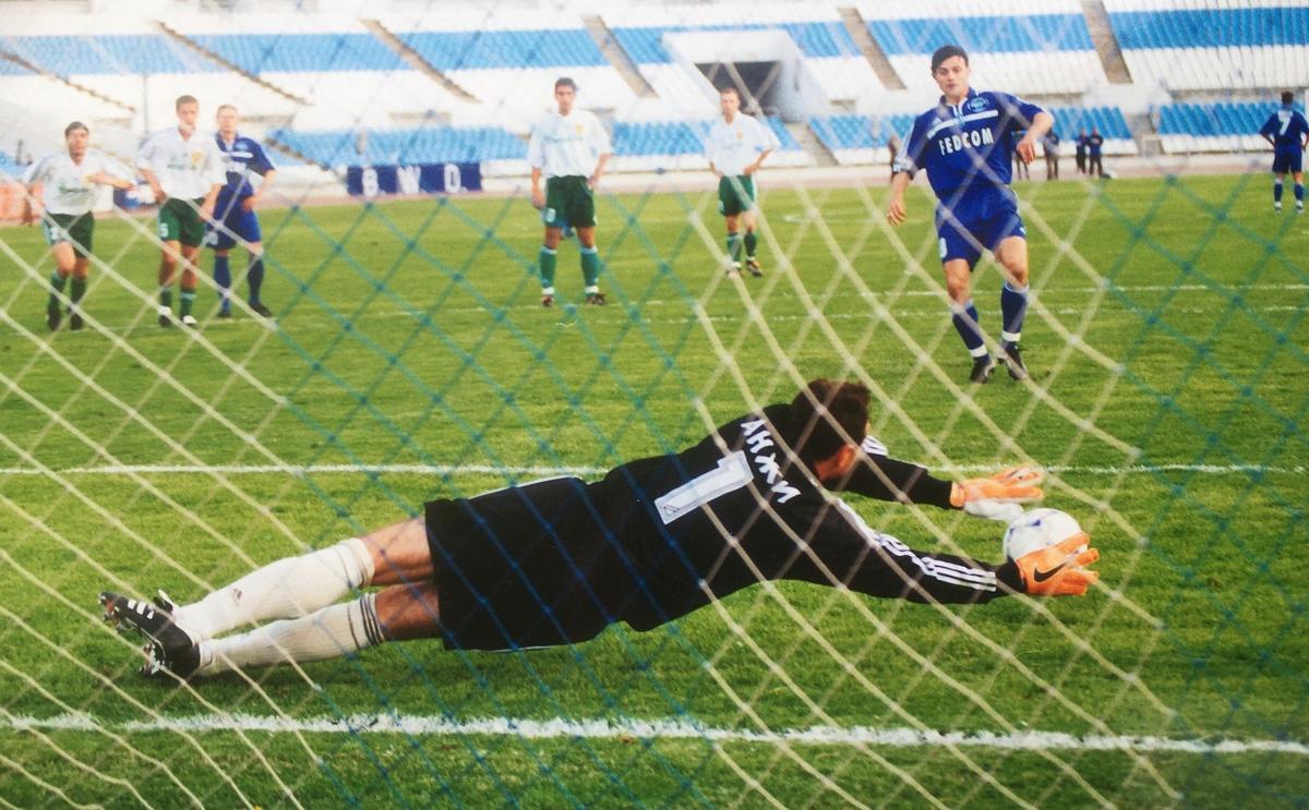 «Вратарь делает прыжок прямо для газеты «Пионерская правда». Фото: Евгений Успенский