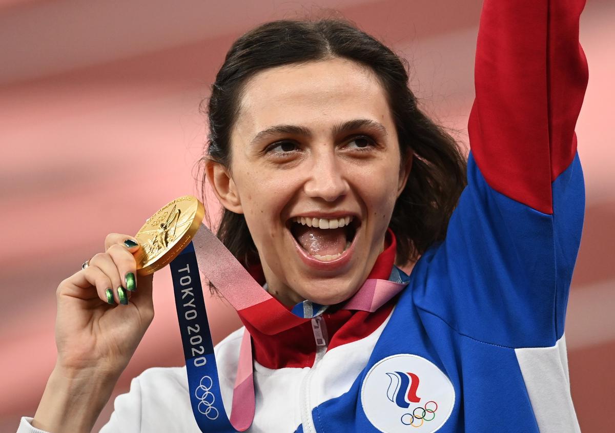 Российская спортсменка Мария Ласицкене, завоевавшая золотую медаль в соревнованиях по прыжкам в высоту среди женщин на Летних Олимпийских играх в Токио. Фото: РИА Новости
