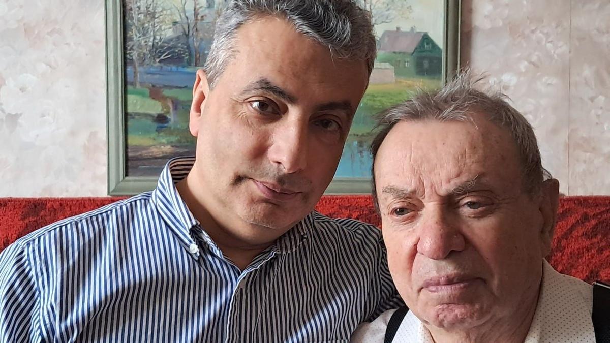 Льва Шлосберга* оштрафовали за анонс в соцсетях встречи 95-летнего отца со своими учениками. Приглашение увидел майор центра «Э»