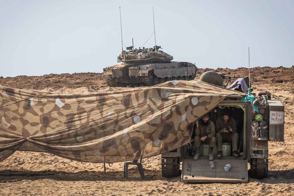 Израильские военные возле границы Израиля и сектора Газа. Фото: dpa / picture-alliance