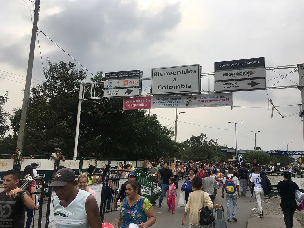 Пограничный переход через мост Симона Боливара, Венесуэла — Колумбия. Фото: Елена Костюченко / «Новая газета»