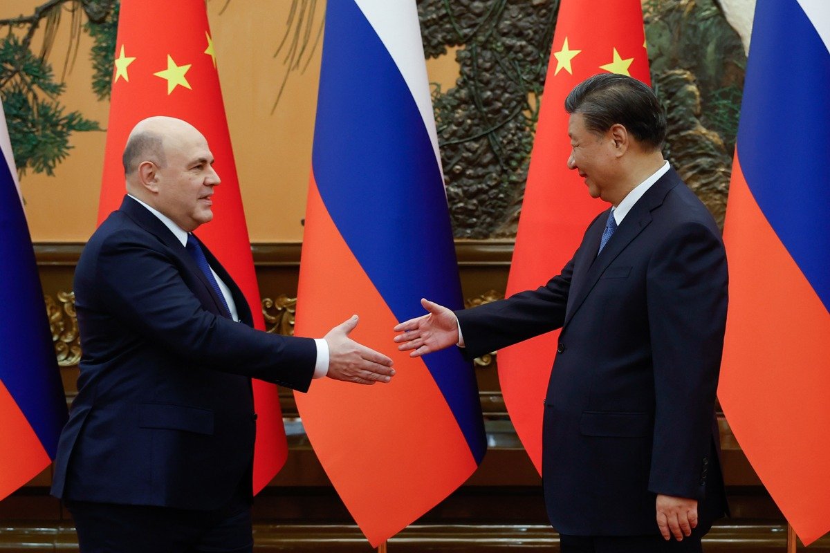 Михаил Мишустин и председатель КНР Си Цзиньпин во время встречи. Фото: Дмитрий Астахов / POOL / ТАСС