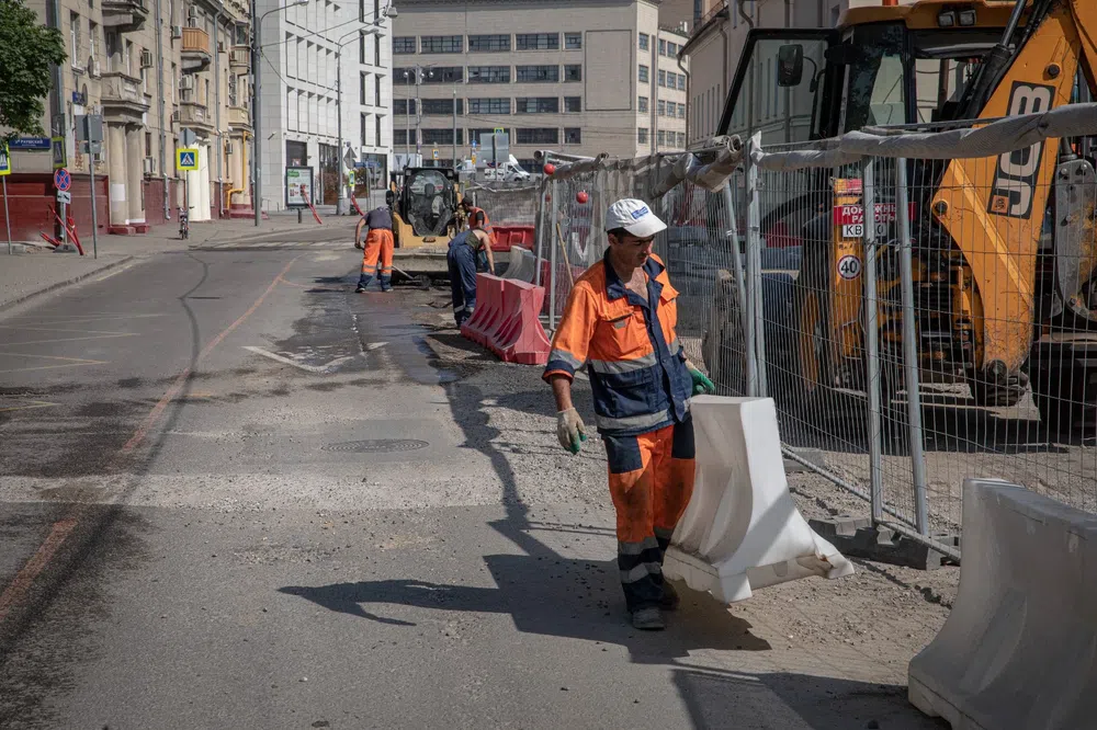 Жара работе не помеха картинки. Работа в жару в порту.