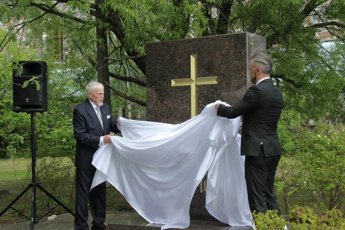 Церемония открытия памятника, 4 июня 2019 года. Фото: соцсети