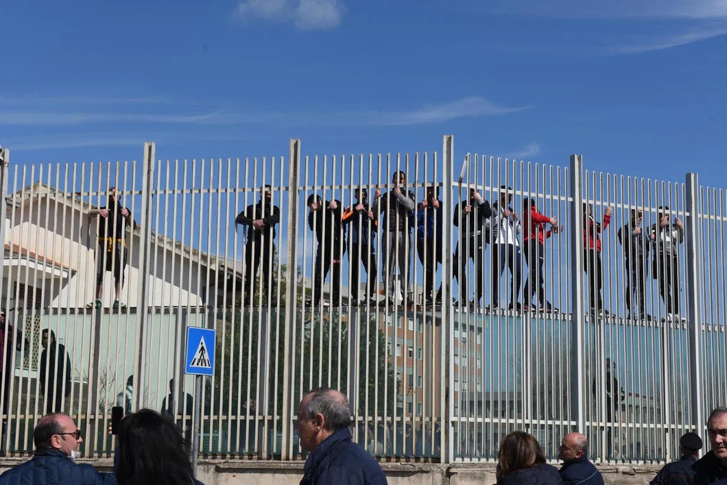 Тюремные бунты в Италии. Фото: EPA