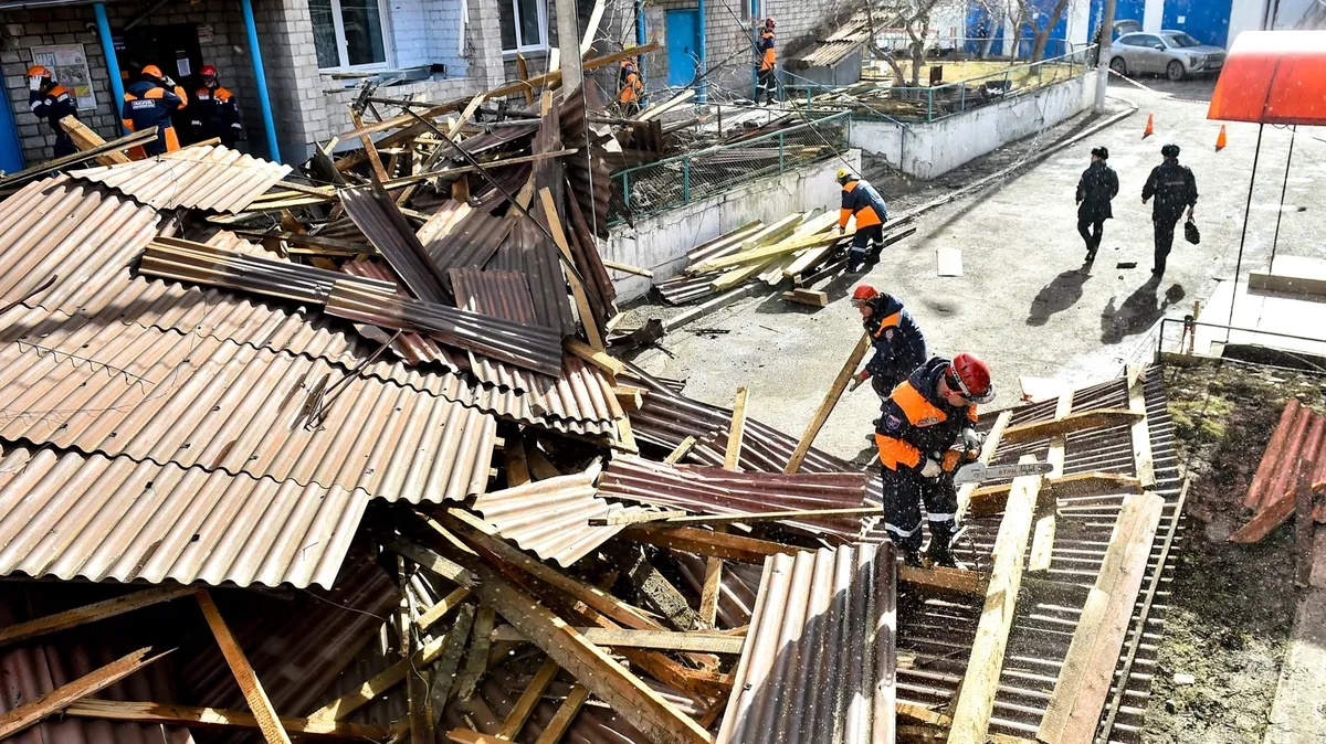 Последствия урагана в Красноярске, 5 апреля 2025 года. Фото: Николай Бурматов / ТАСС