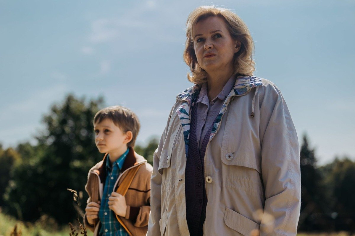 Надя Келлер (Анна Михалкова) с сыном. Кадр из сериала «Полураспад». Источник: «Кино-Театр.РУ»