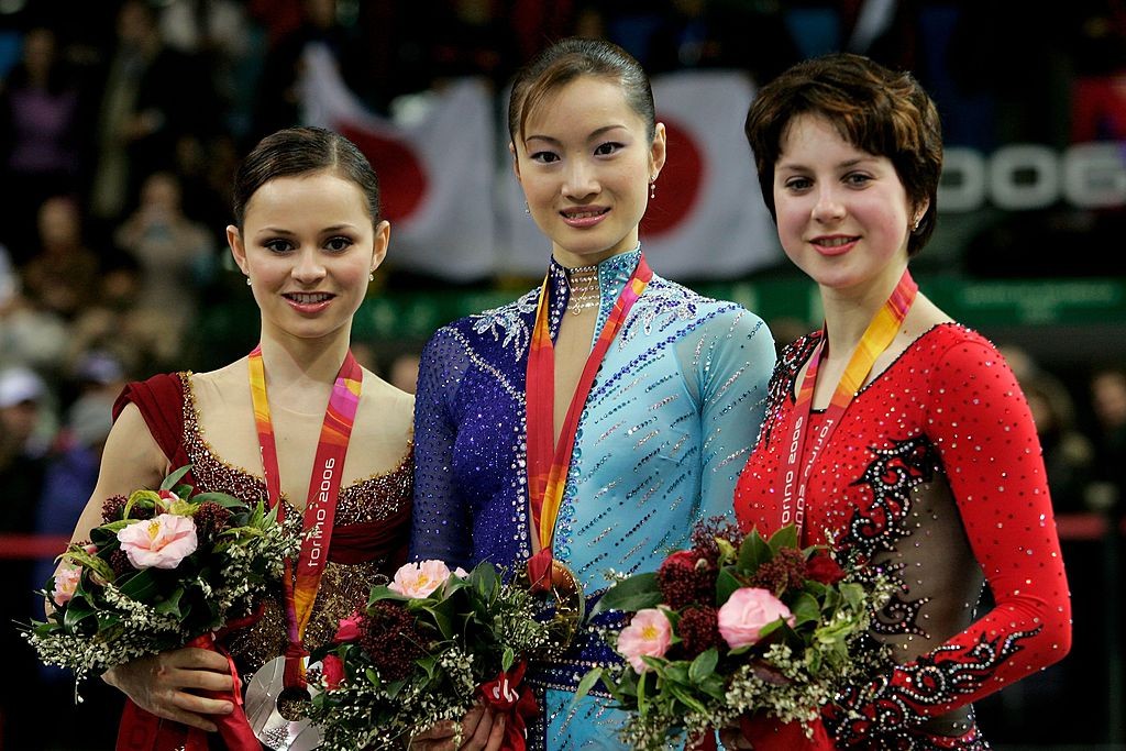 Саша Коэн, Сидзука Аракава и Ирина Слуцкая (слева направо). Фото: Brian Bahr / Getty Images