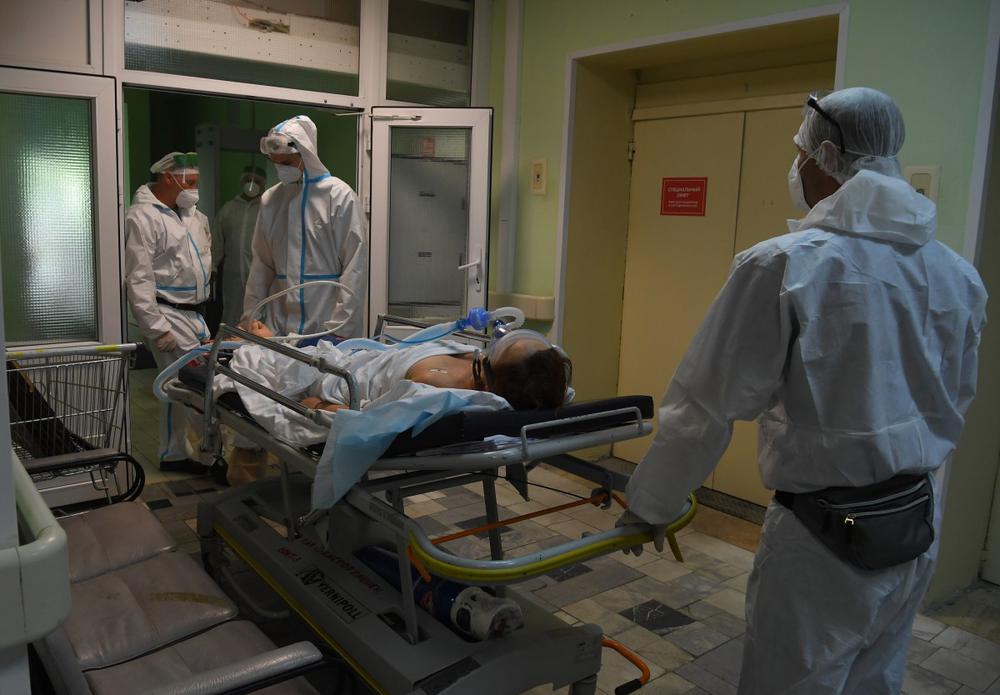 Госпитализация ковид-пациента в российской больнице. Фото: РИА Новости