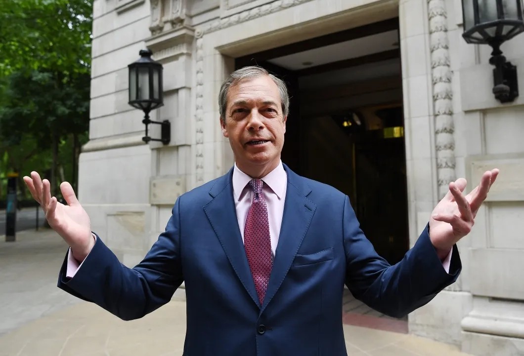 Найджел Фарадж, лидер партии Brexit, призывающей к жесткому выходу из ЕС, победил на выборах в Европарламент. Фото: EPA