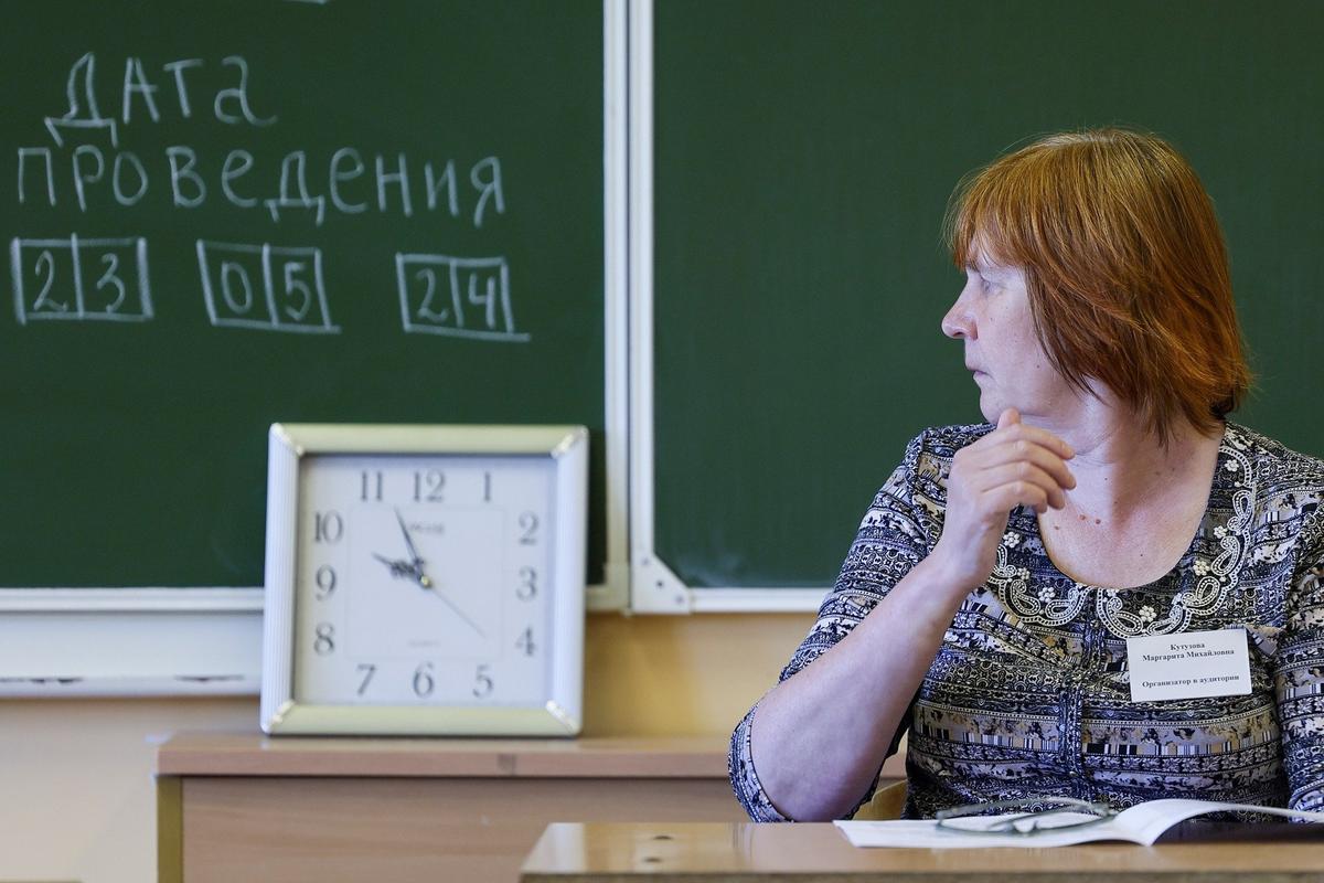 Учитель перед началом Единого государственного экзамена. Фото: Владимир Смирнов / ТАСС