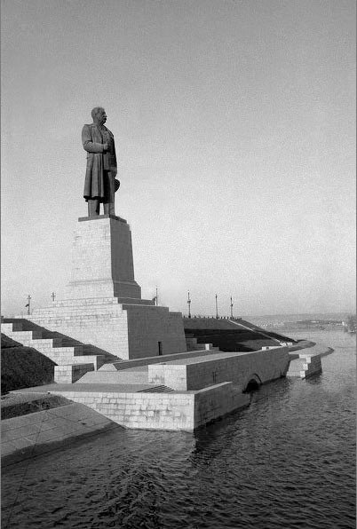 Памятник Сталину. Сталинград, набережная Волго-Донского канала. Фото: Википедия