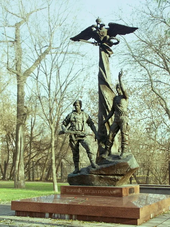 Памятник погибшим бойцам шестой роты в Москве