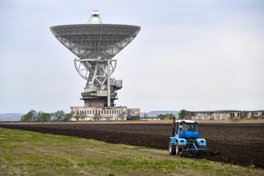 Радиотелескоп П-2500 (РТ-70) в Приморском крае. Фото: Юрий Смитюк / ТАСС