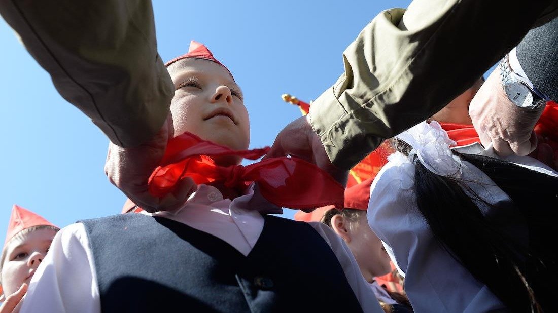 Пасхальное яйцо цвета хаки