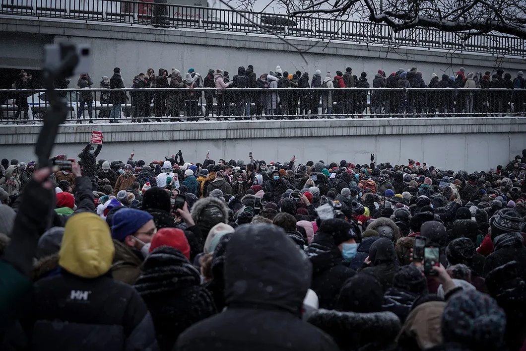 Участники шествия у Третьего транспортного кольца в Москве. Фото: Влад Докшин / «Новая газета»