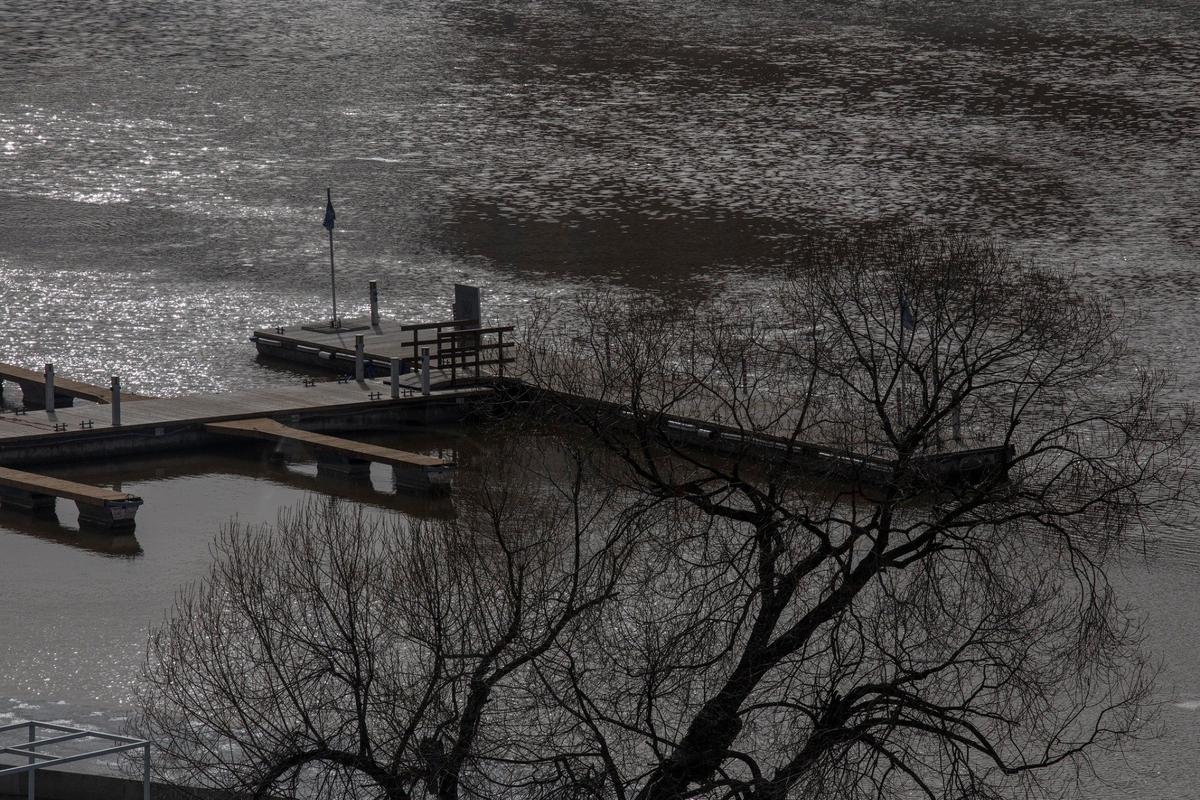 «Залег на дно (будущее) в Красноярске. В самом сухопутном миллионнике, дальше всех от морей и океанов». Фото: Алексей Душутин / «Новая газета»