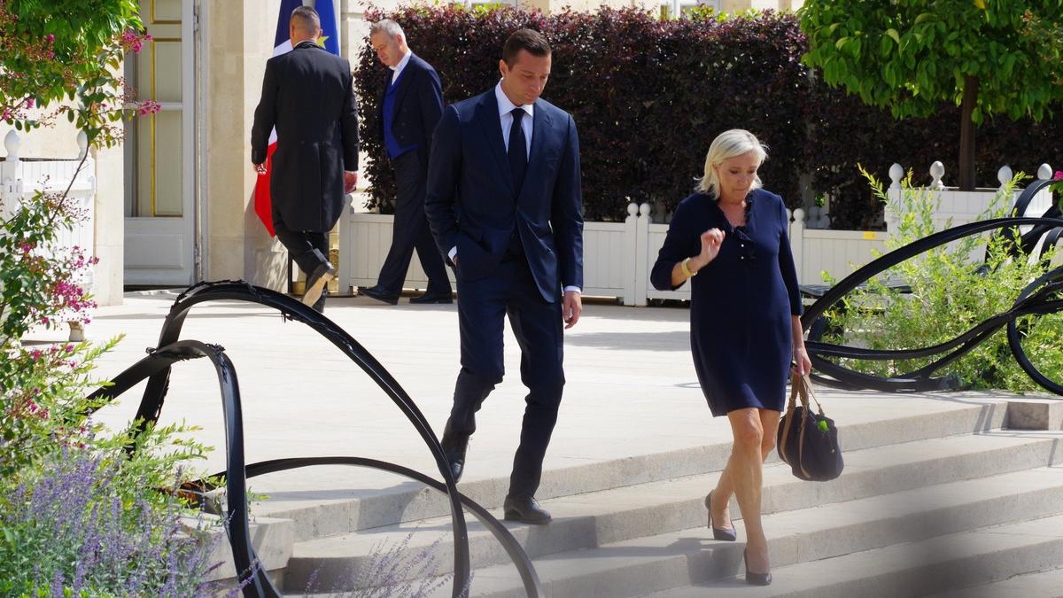 Ле Пен формально сохранила шанс на участие в президентских выборах, ее делу в суде дали «зеленый коридор»