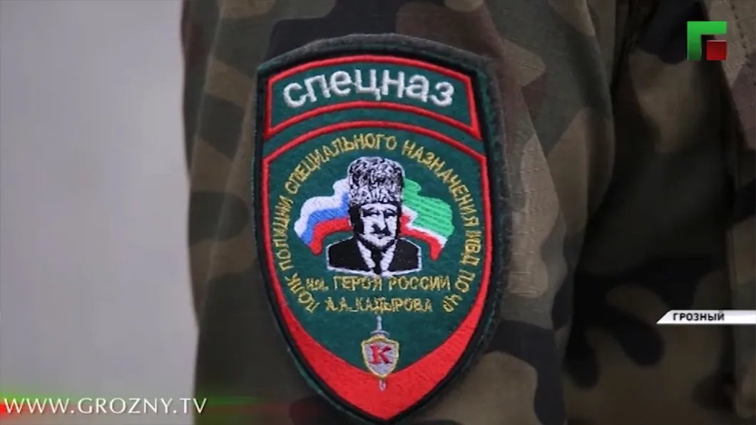 Шеврон бойца полка им. А. Кадырова. Скриншот «Грозный ТВ»