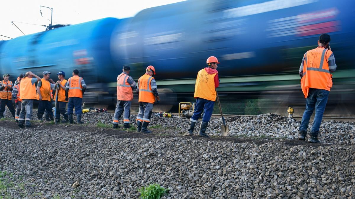 На перпендикулярных рельсах